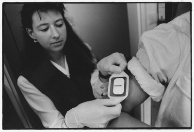 405729 Portret van Karin Höld van de faculteit farmacie, sectie toxicologie, van de Universiteit Utrecht, die ...